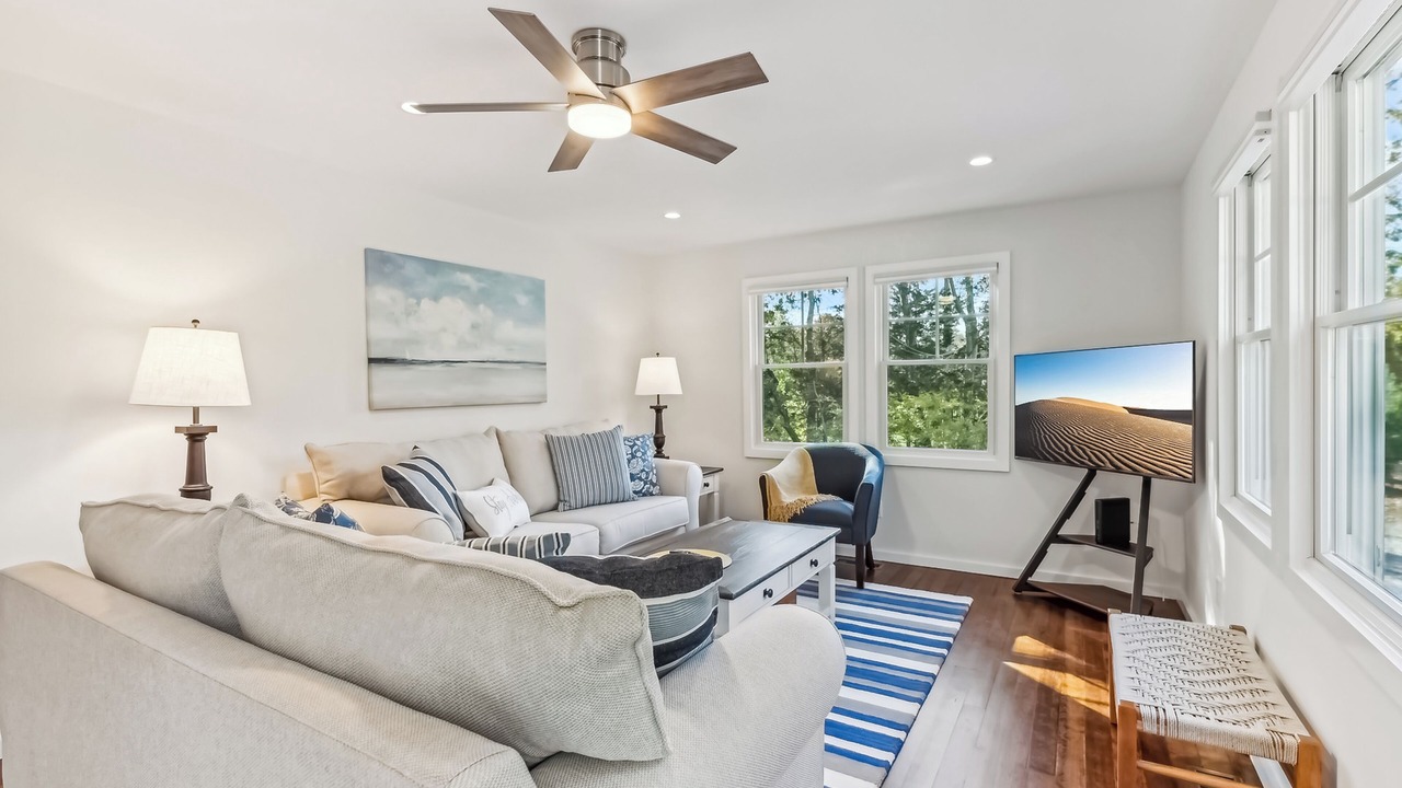 Photo of Livingroom in Town of Southold Town