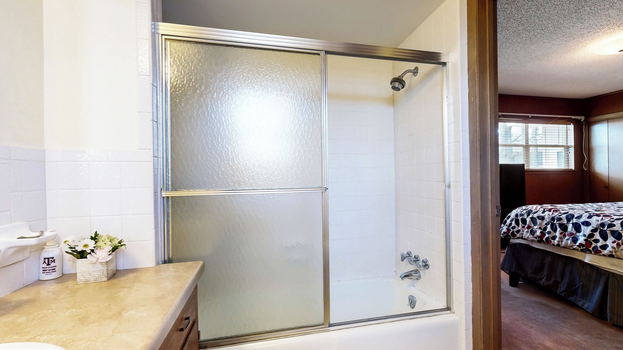 Photo of Bathroom in Kemp