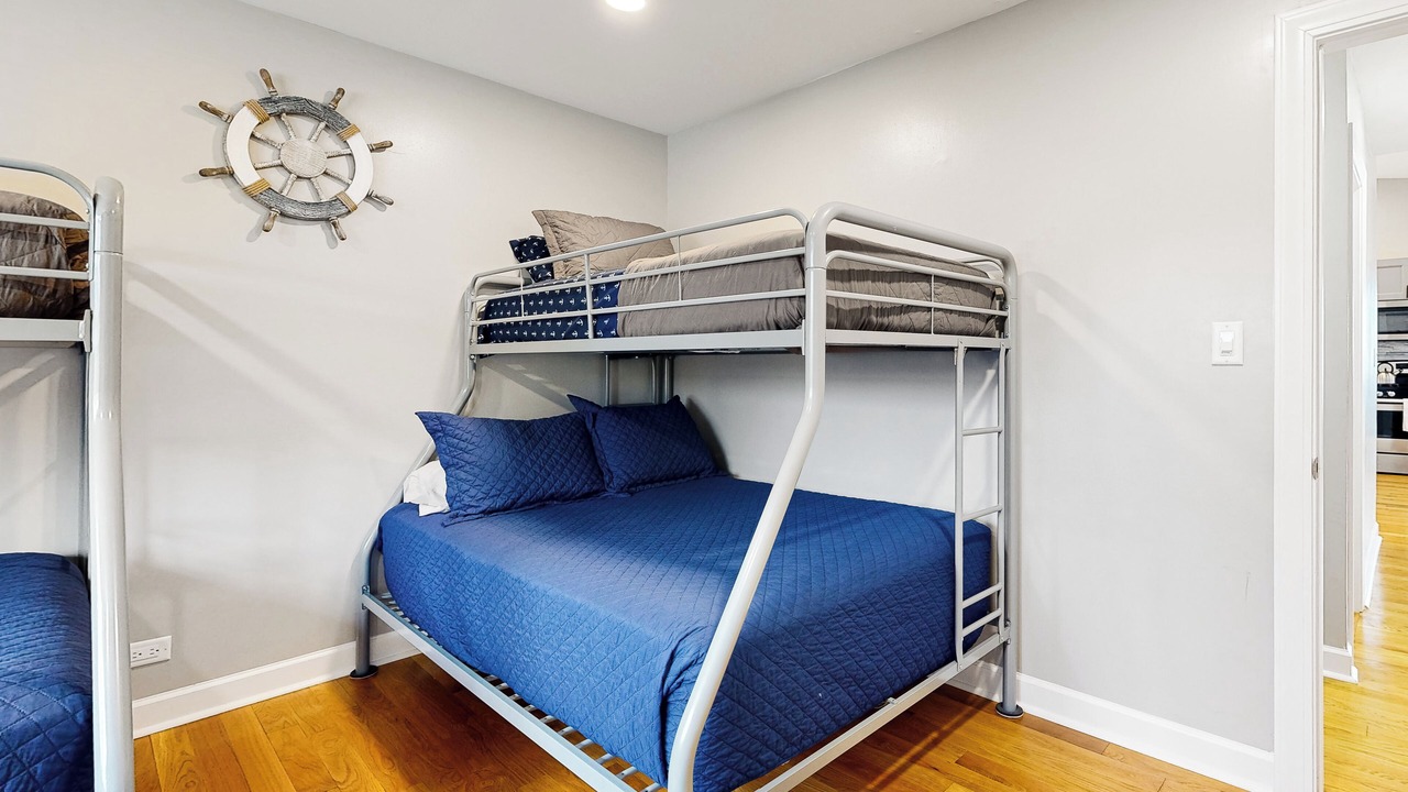 Photo of Bedroom in Channel Lake