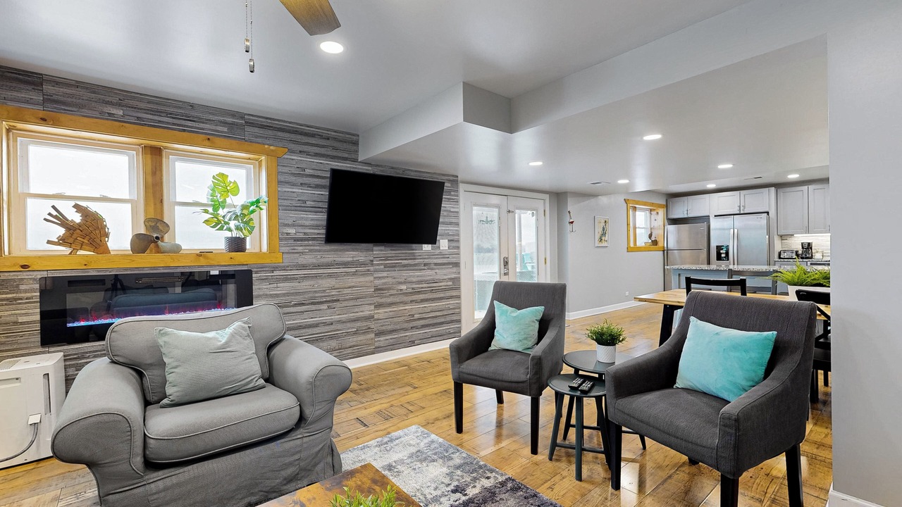 Photo of Livingroom in Channel Lake