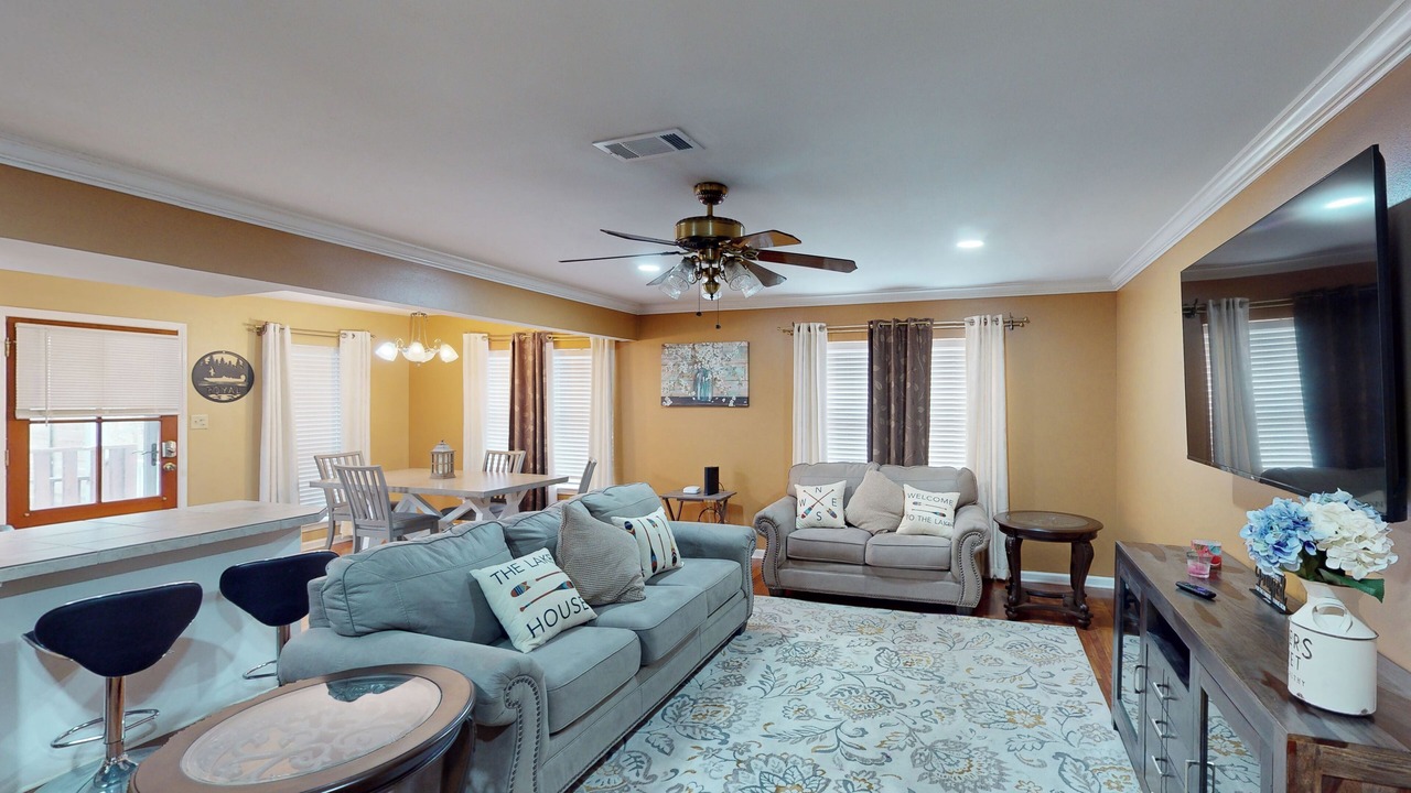 Photo of Livingroom in New Roads