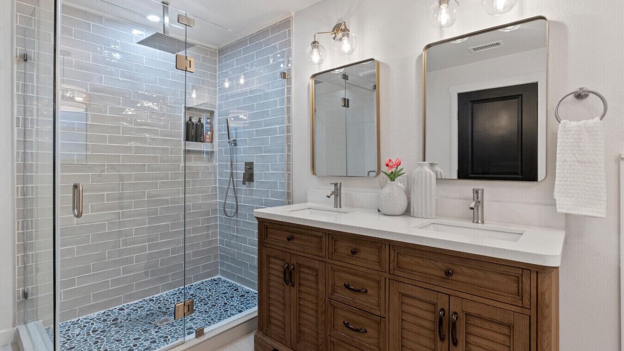 Photo of Bathroom in Seven Points