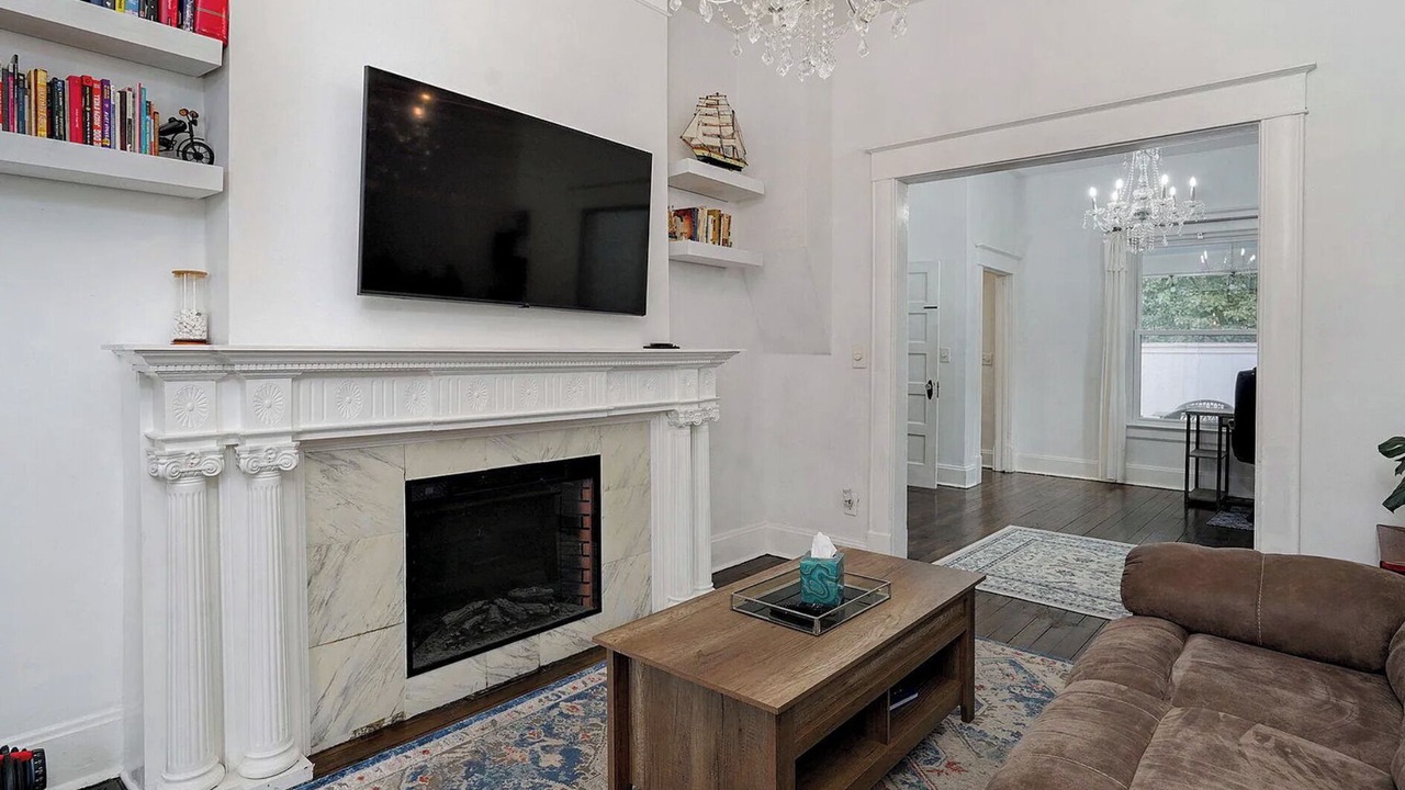 Photo of Livingroom in Downtown Springfield