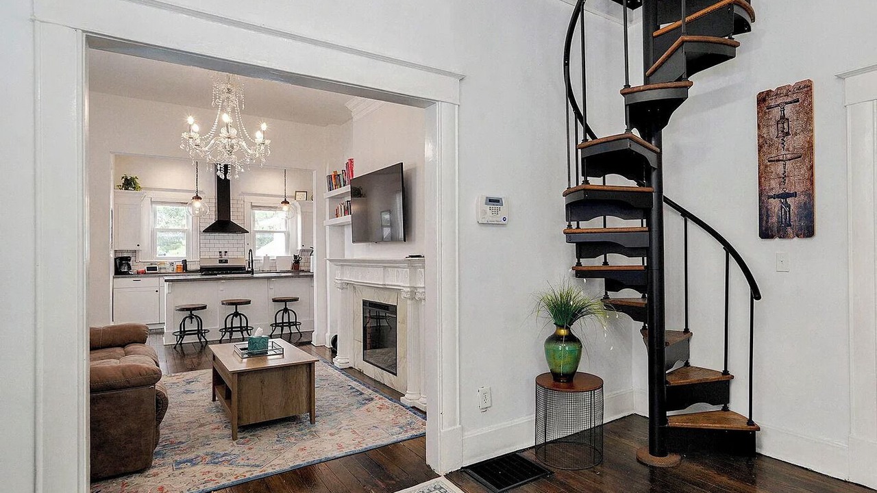 Photo of Livingroom in Downtown Springfield
