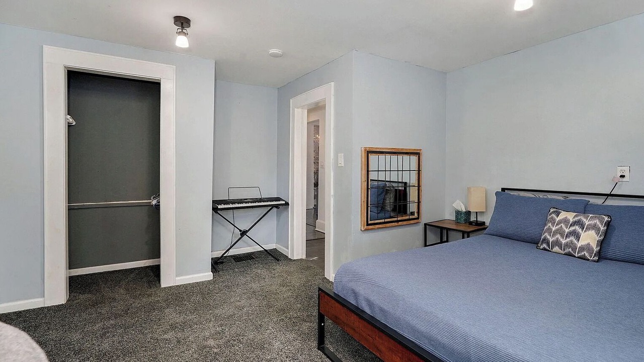 Photo of Bedroom in Downtown Springfield