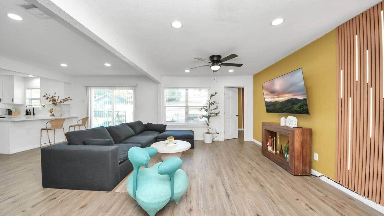 Photo of Livingroom in Spring Shadows