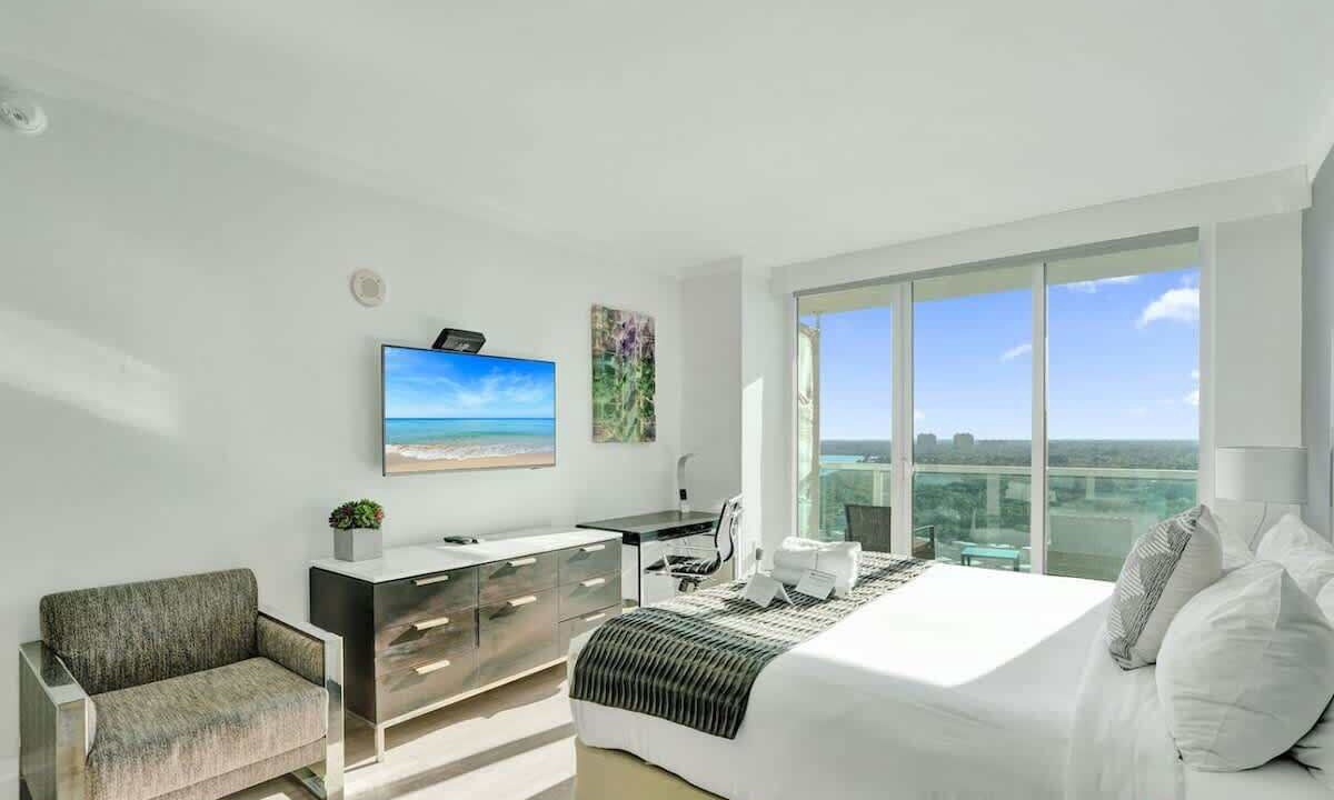 Photo of Bedroom in Coconut Grove