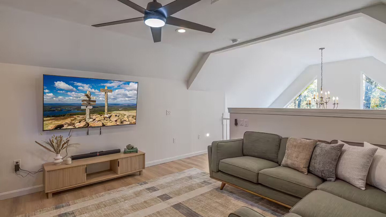 Photo of Livingroom in Ellsworth