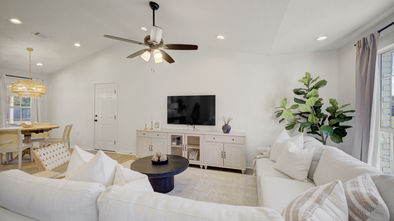 Photo of Livingroom in Gulf Breeze