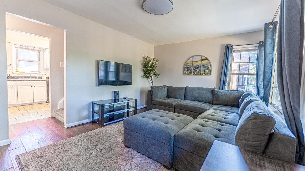 Photo of Livingroom in Lincoln Park