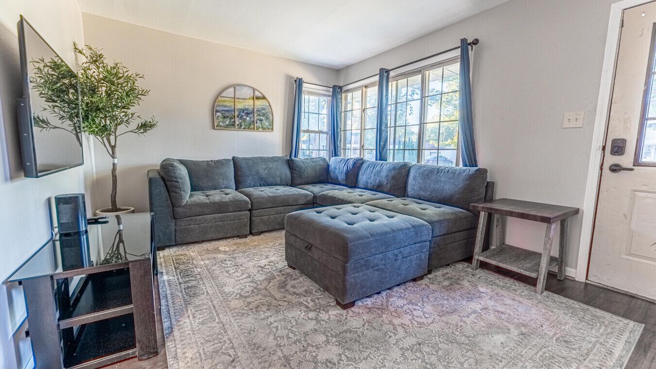 Photo of Livingroom in Lincoln Park