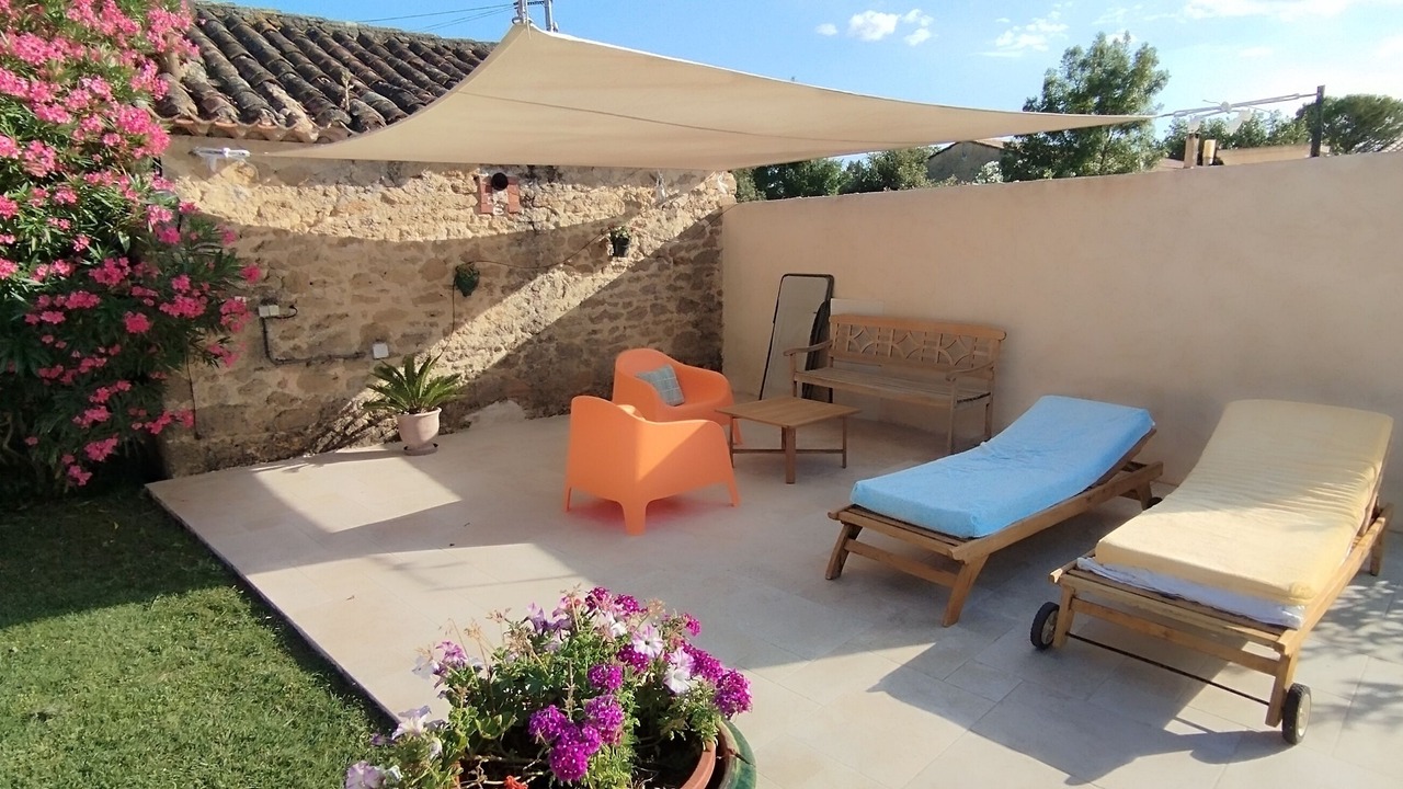 Photo of Patio Balcony in Entraigues-sur-la-Sorgue