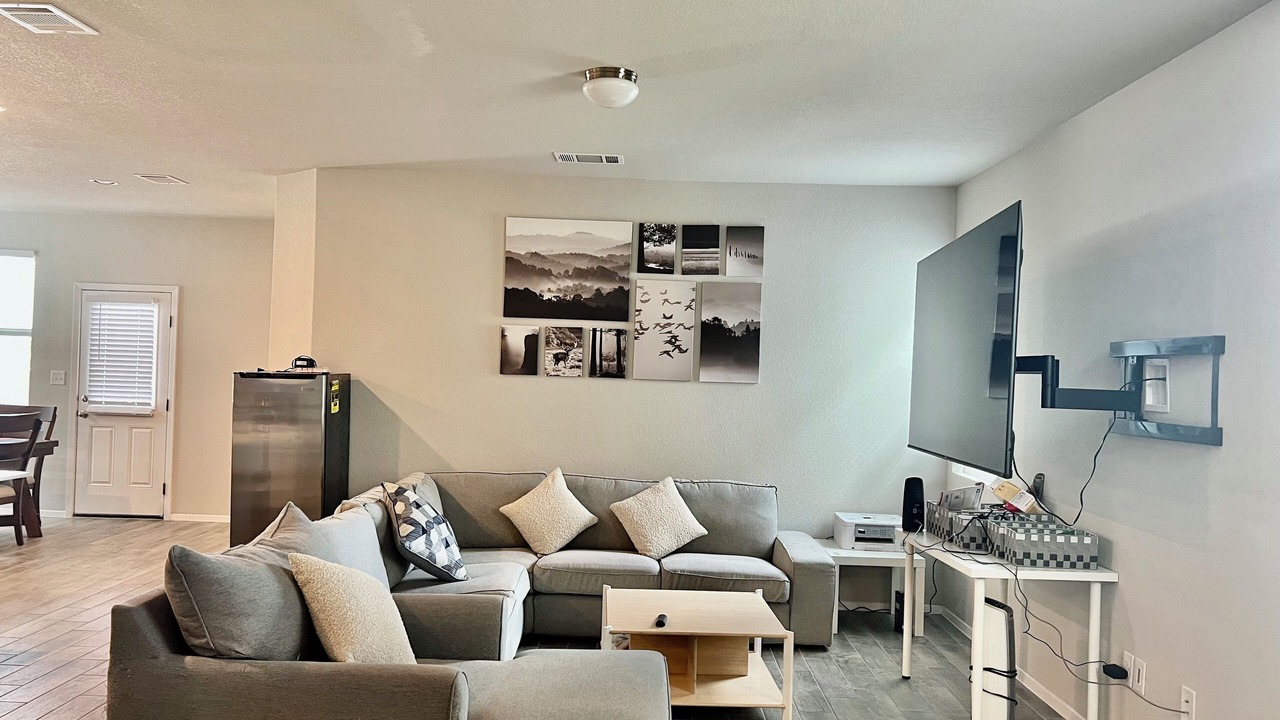 Photo of Livingroom in Elgin