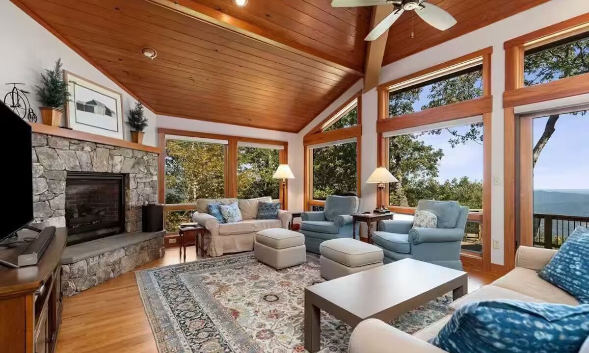 Photo of Livingroom in Wintergreen