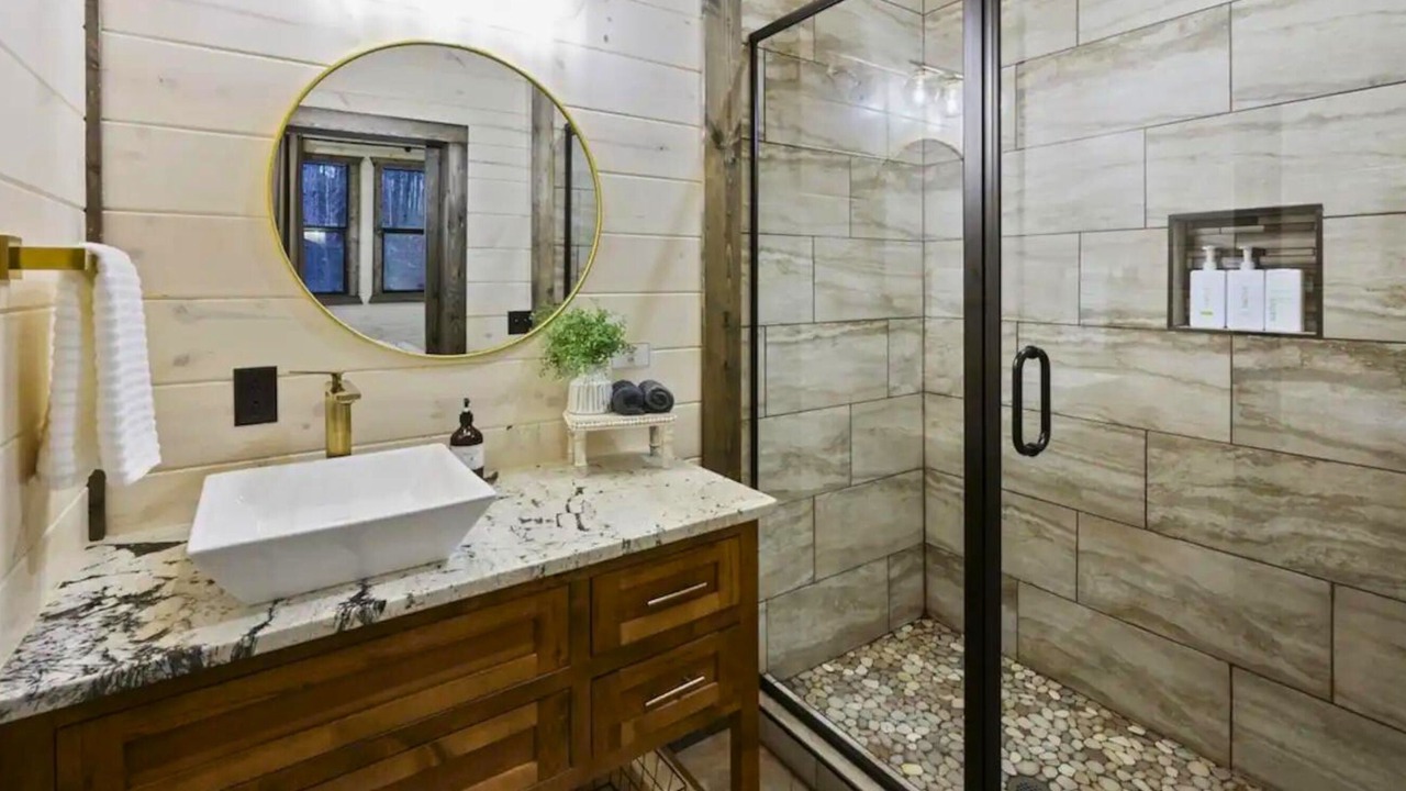 Photo of Bathroom in Broken Bow