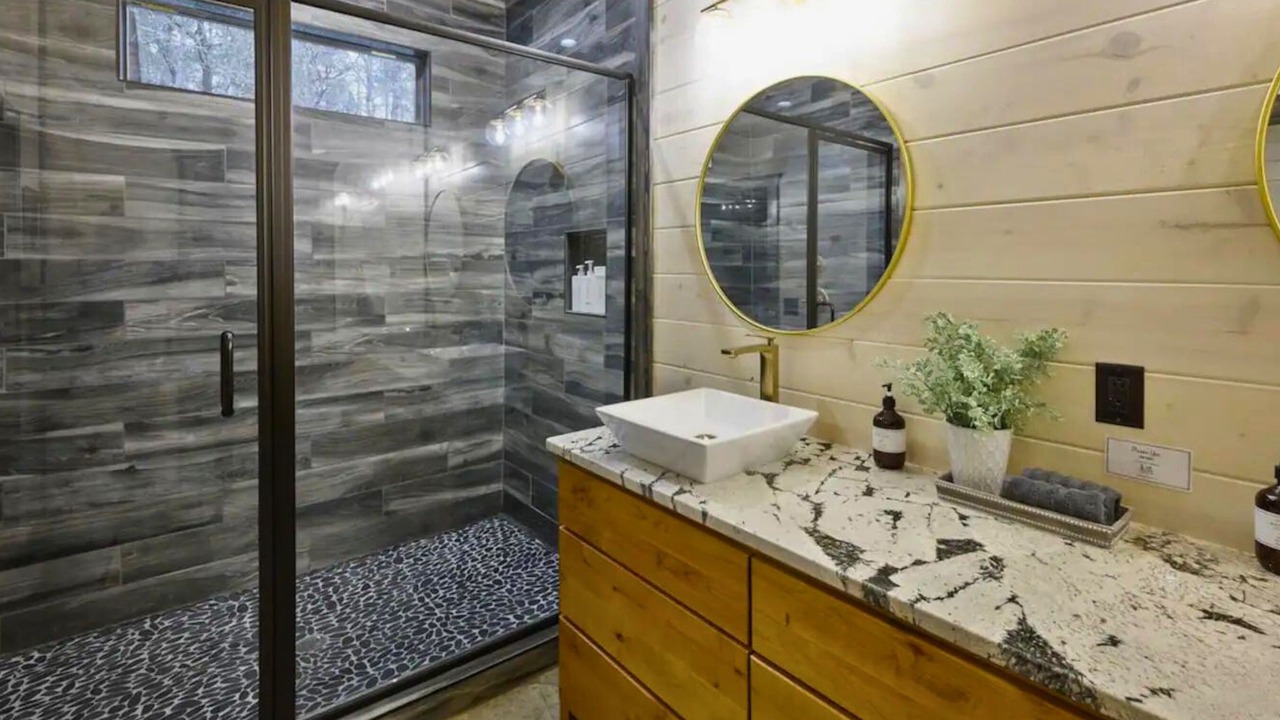 Photo of Bathroom in Broken Bow