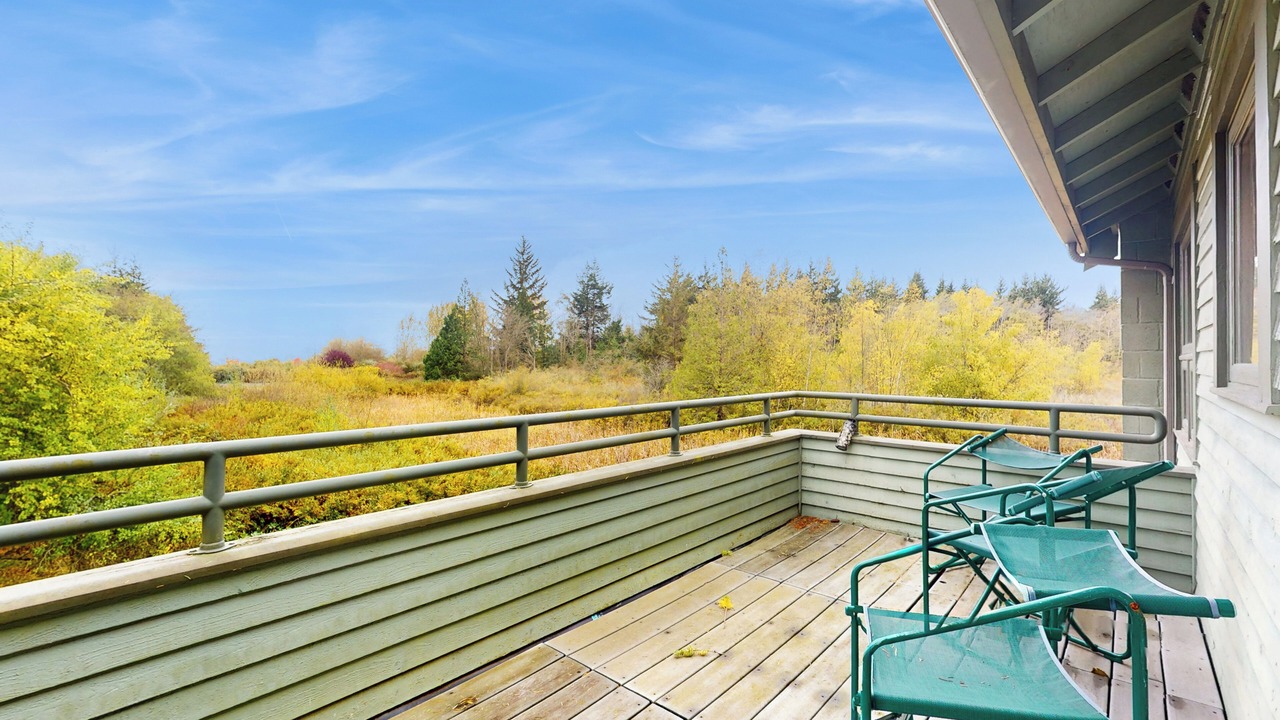 Photo of Patio Balcony in Lummi Island