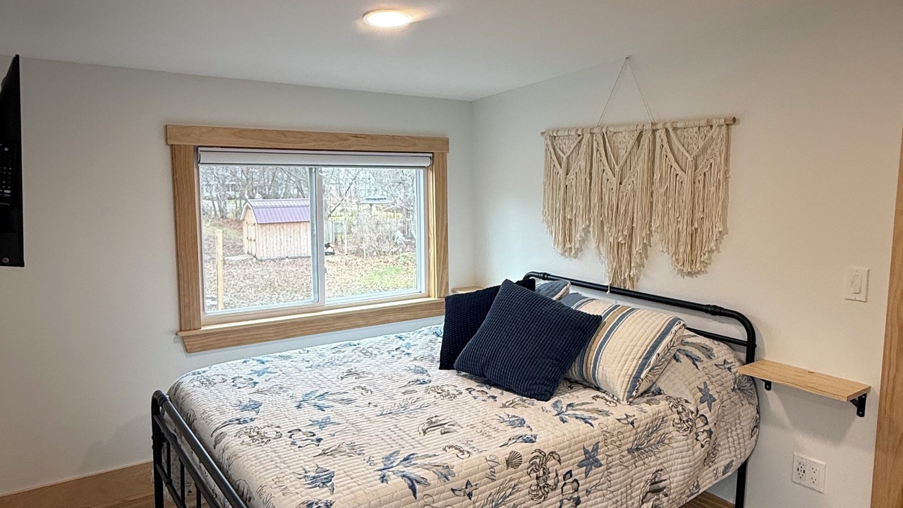 Photo of Bedroom in Lake Erie Beach