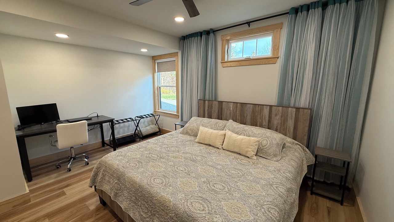 Photo of Bedroom in Lake Erie Beach
