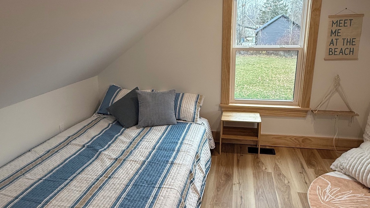 Photo of Bedroom in Lake Erie Beach