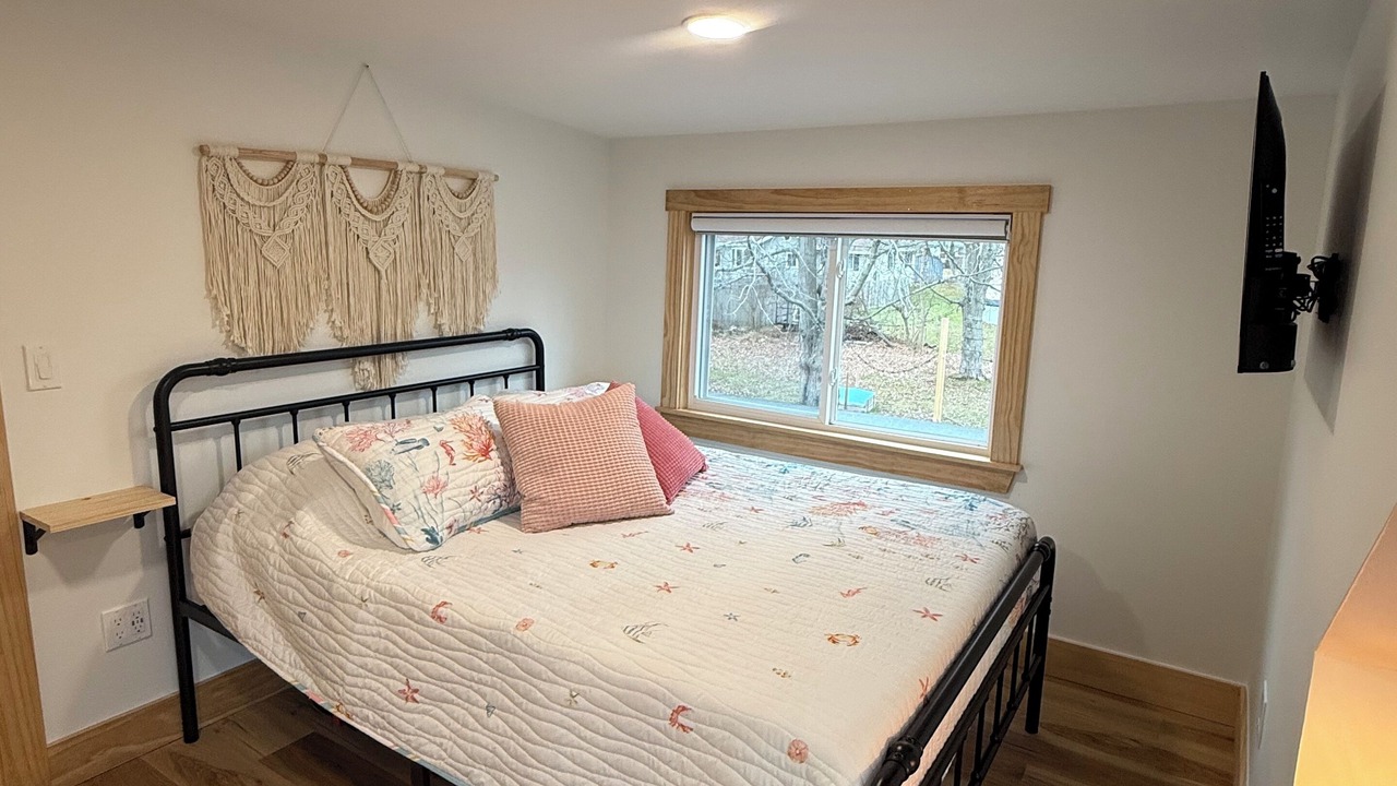 Photo of Bedroom in Lake Erie Beach