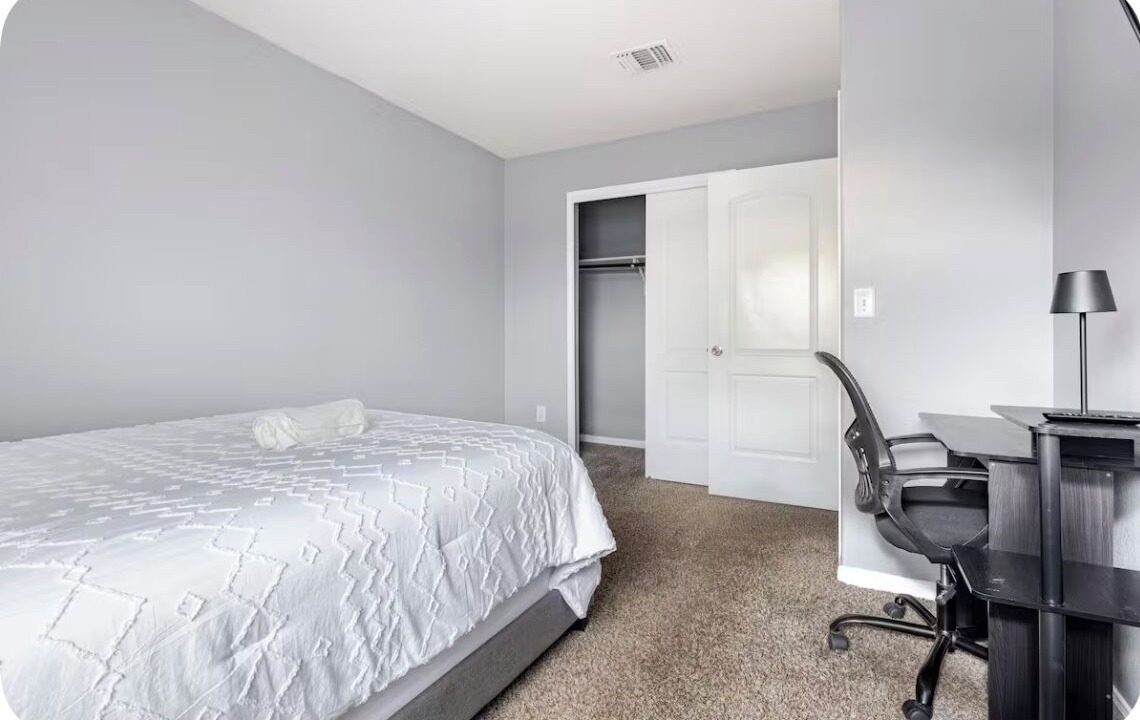Photo of Bedroom in Manor