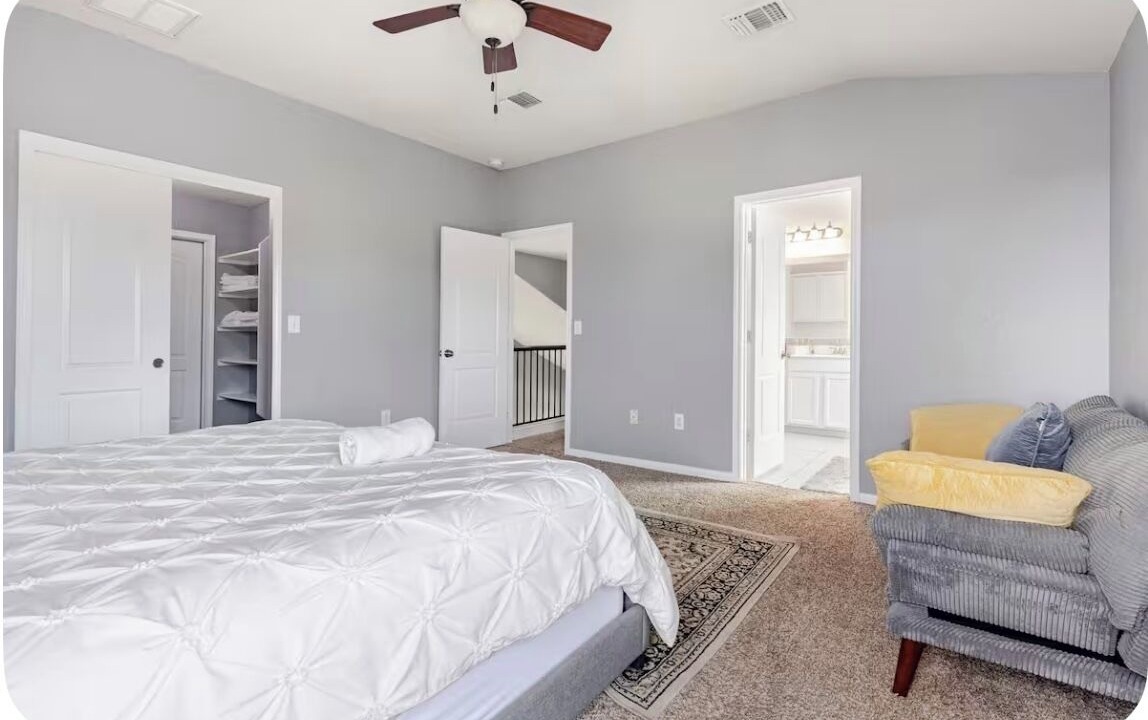 Photo of Bedroom in Manor