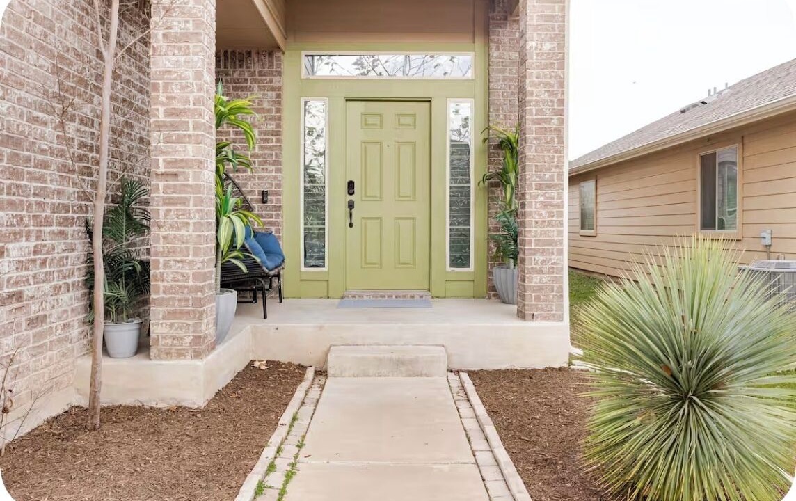 Photo of Patio Balcony in Manor