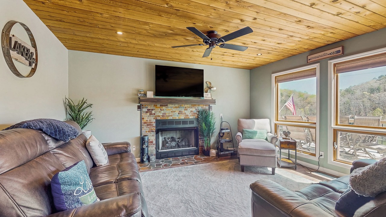 Photo of Livingroom in Caryville