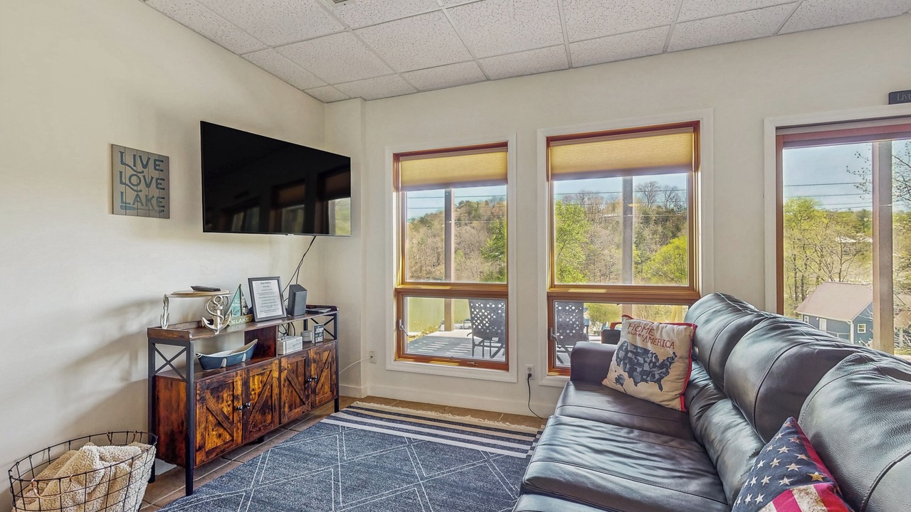Photo of Livingroom in Caryville