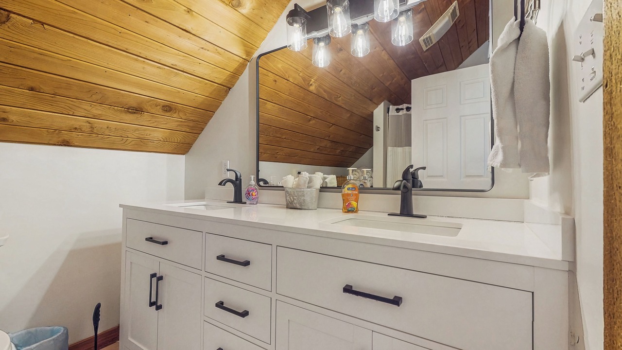 Photo of Bathroom in Caryville