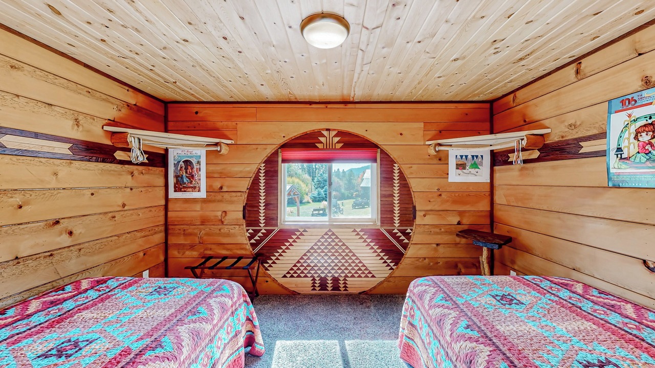 Photo of Bedroom in Garden Valley