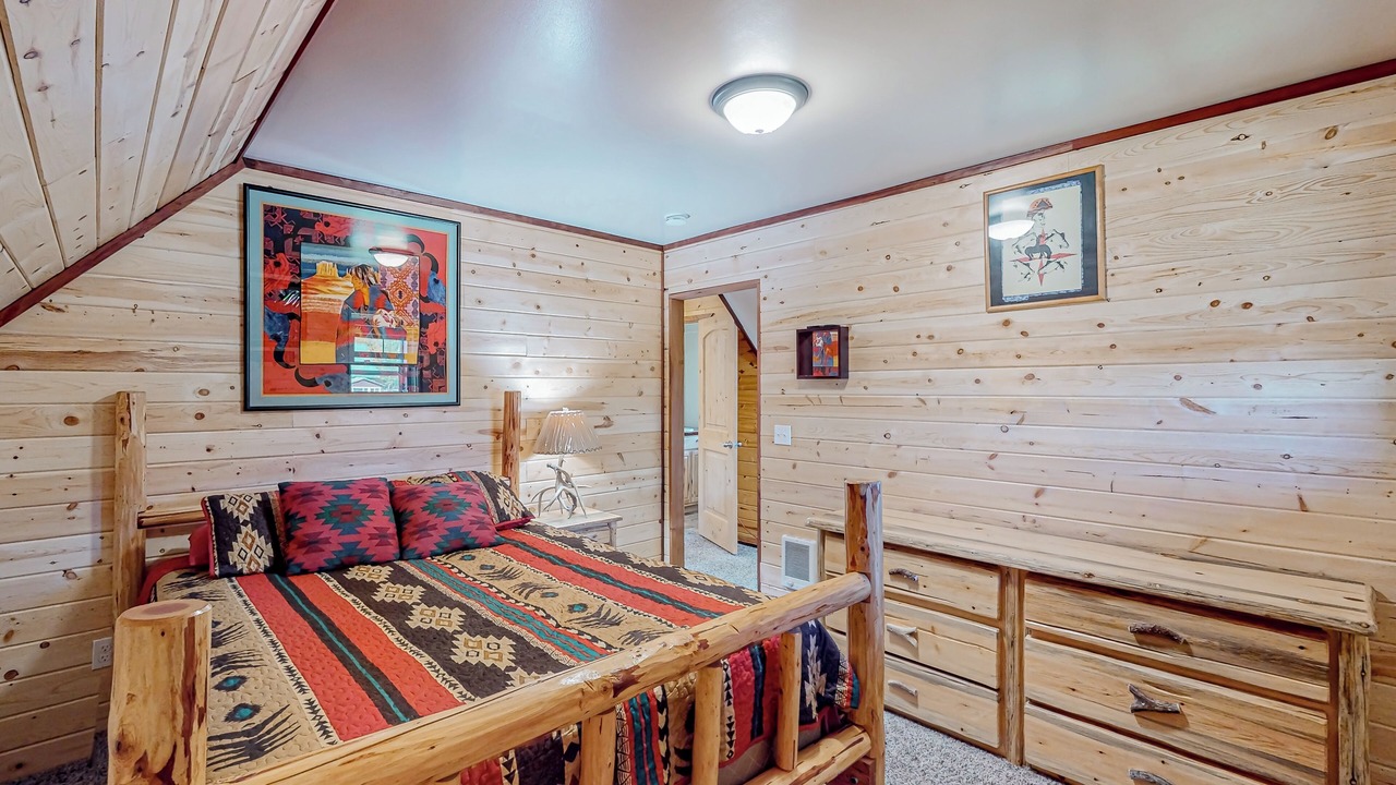 Photo of Bedroom in Garden Valley