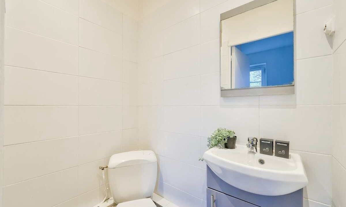 Photo of Bathroom in Centre