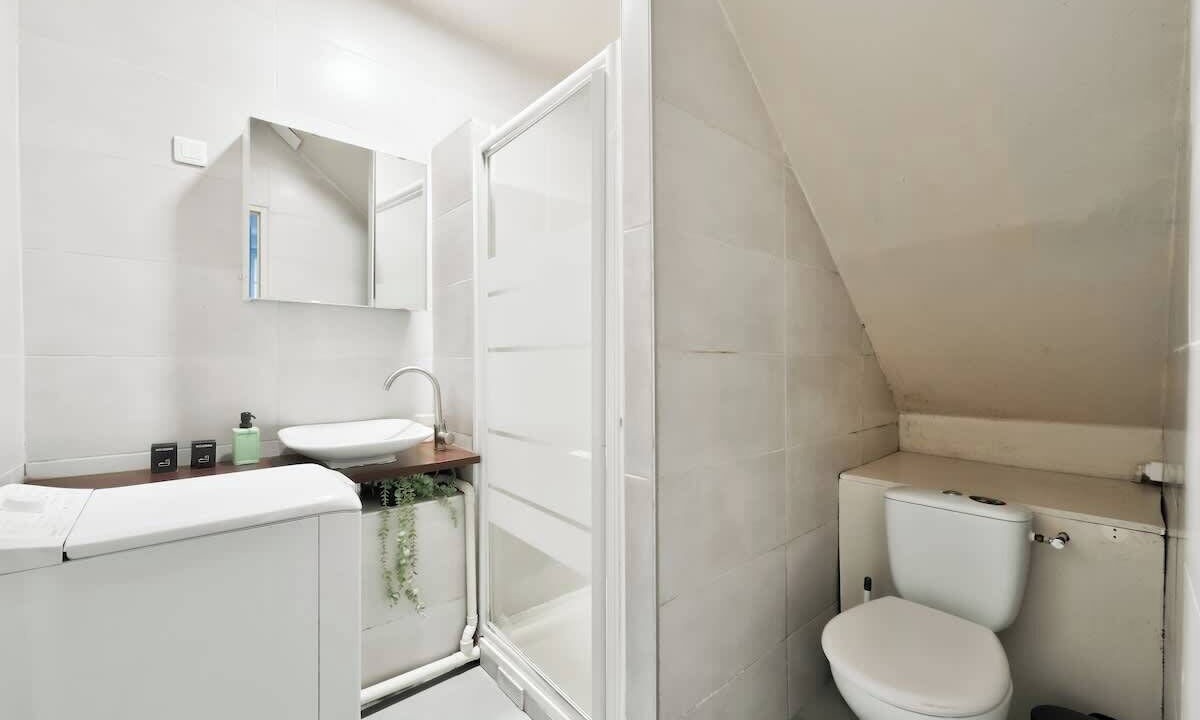 Photo of Bathroom in Centre