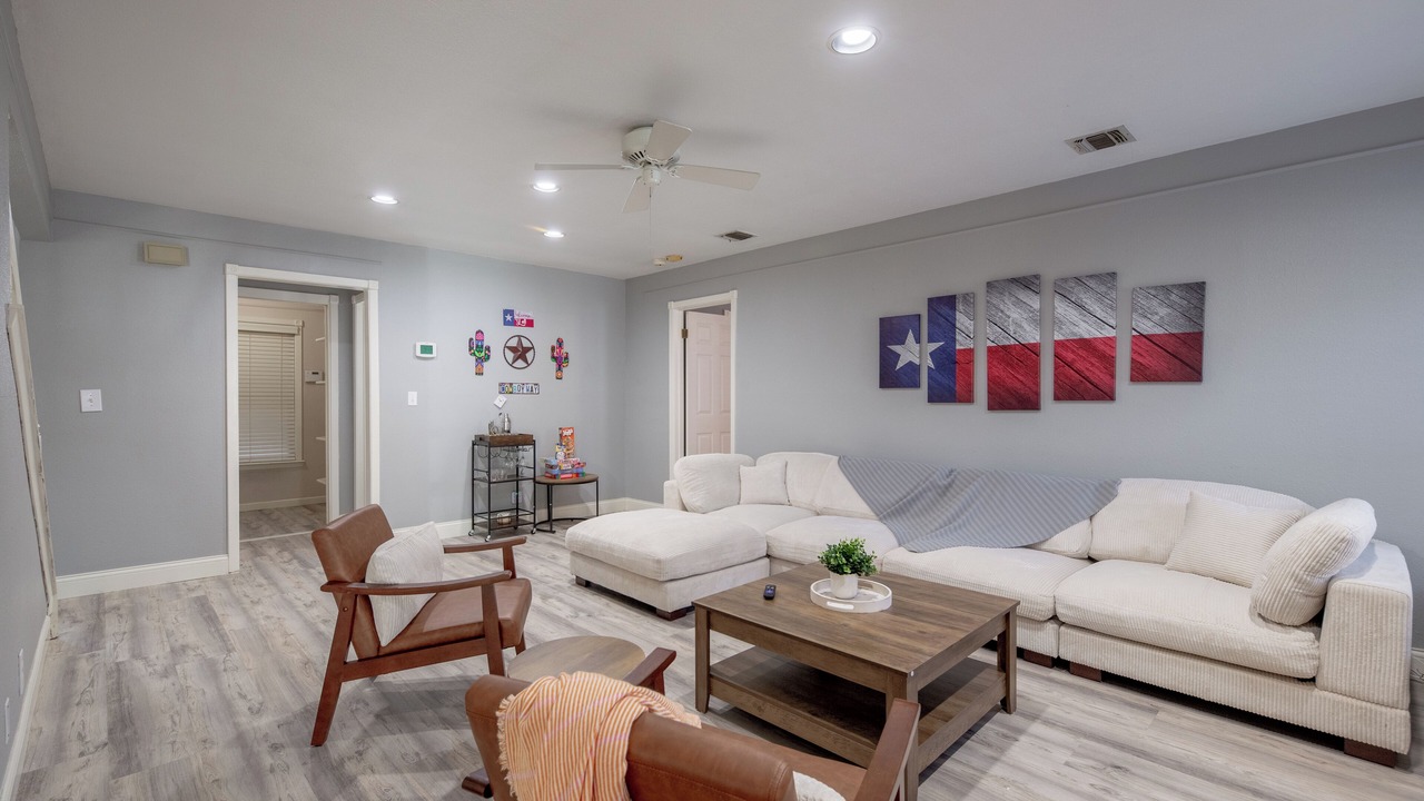 Photo of Livingroom in Converse