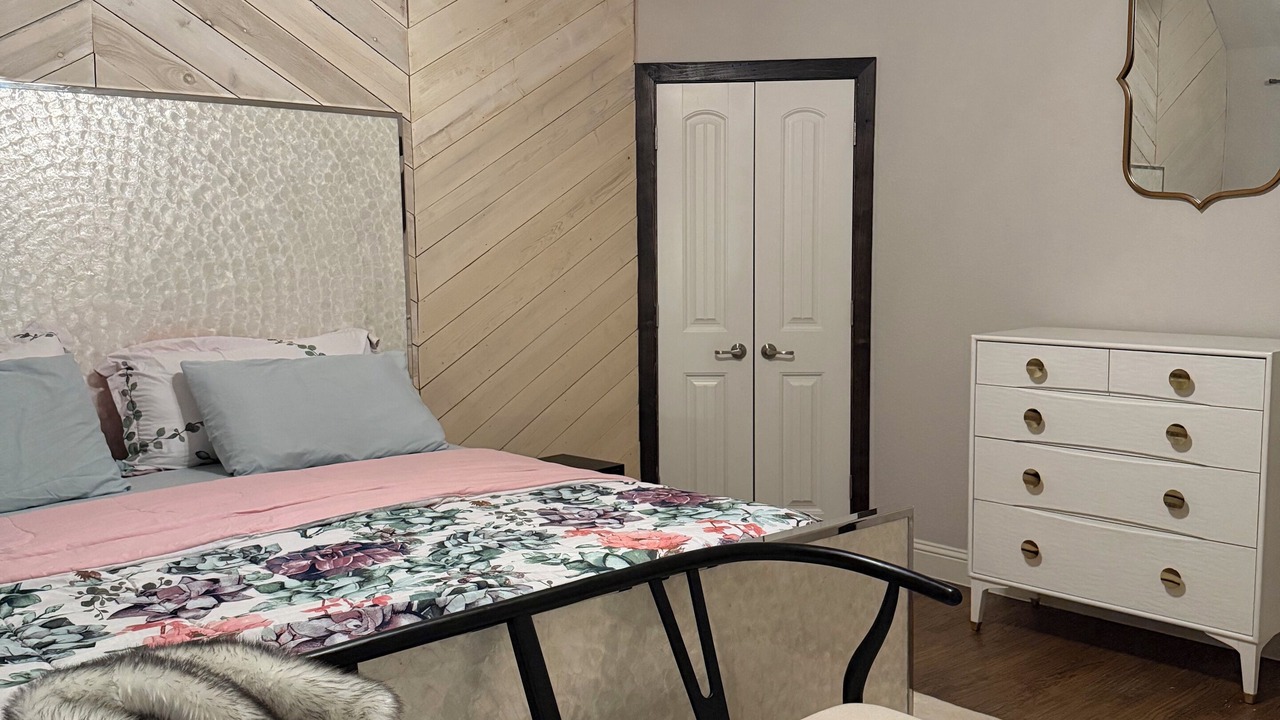 Photo of Bedroom in Aubrey