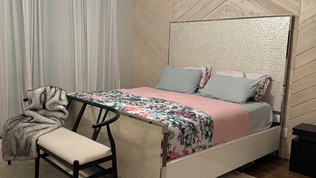 Photo of Bedroom in Aubrey