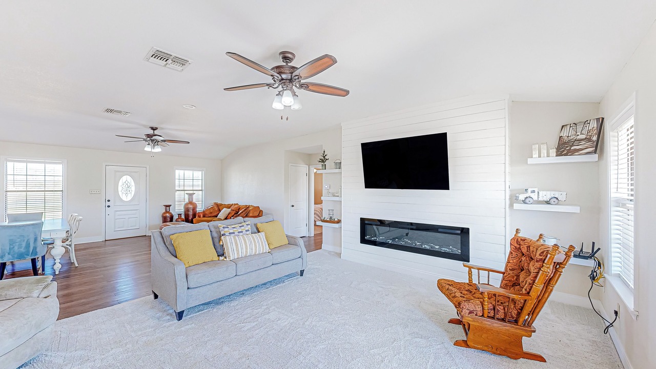 Photo of Livingroom in Cameron