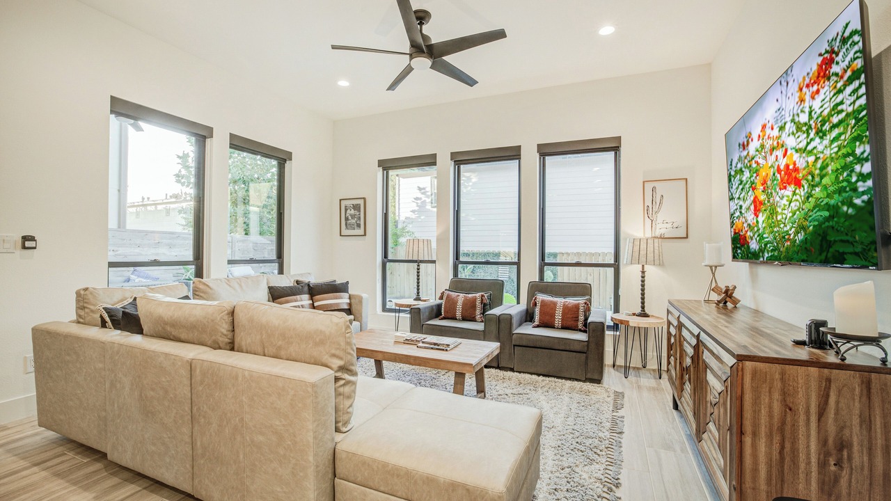 Photo of Livingroom in Mahncke Park