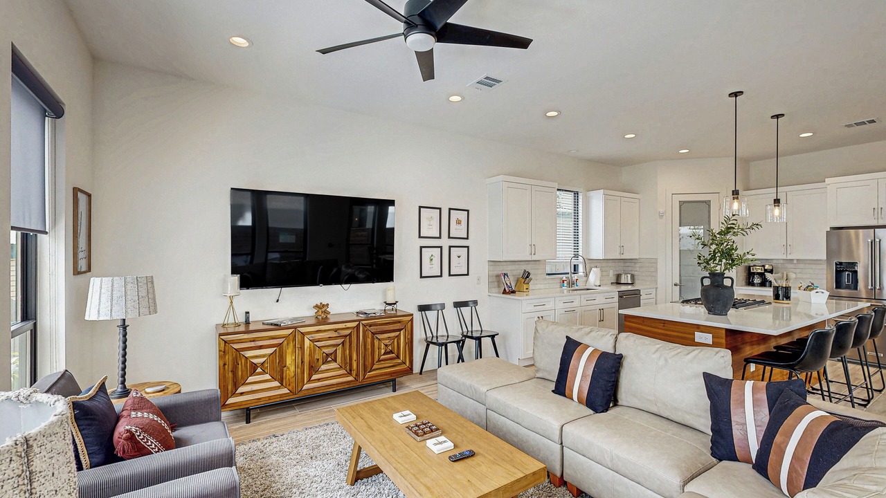 Photo of Livingroom in Mahncke Park