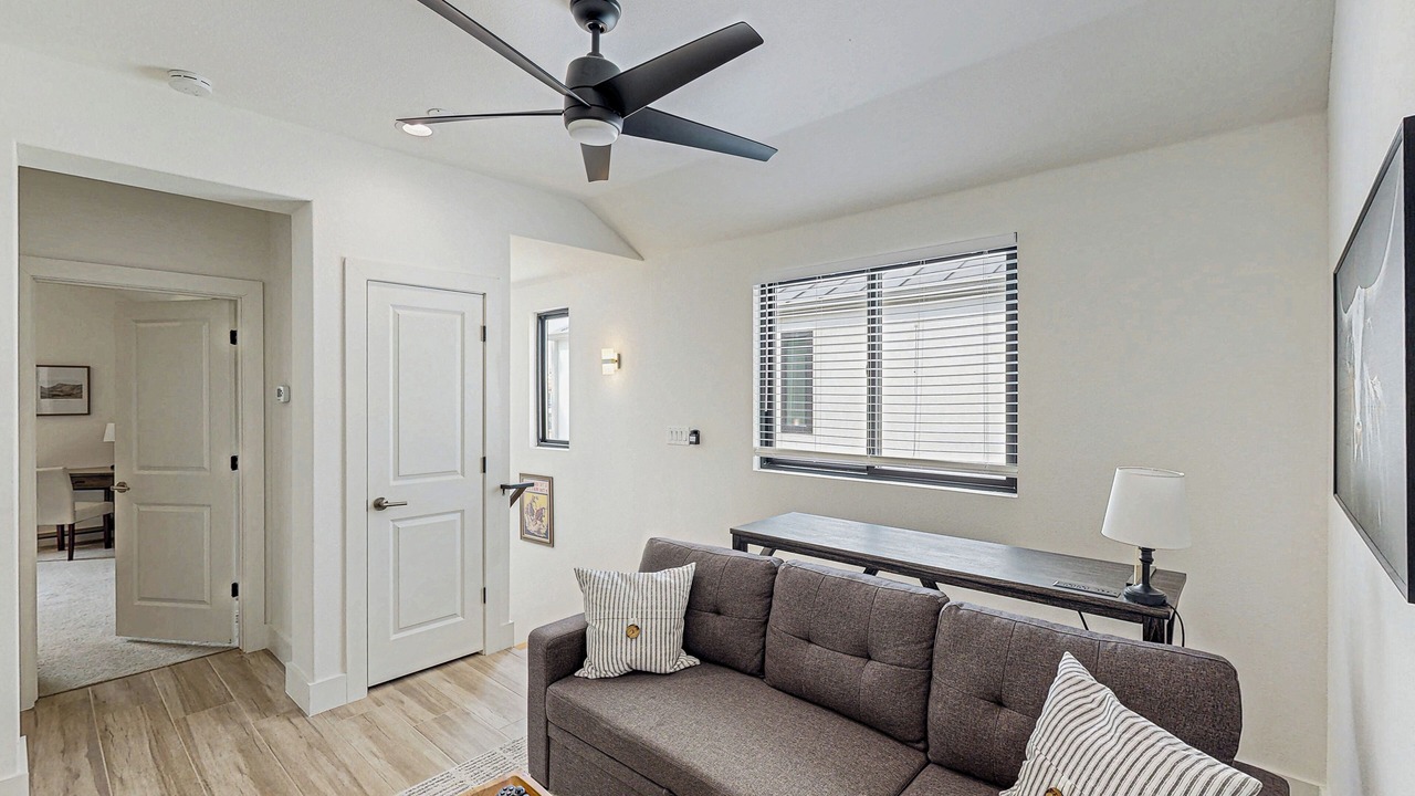 Photo of Livingroom in Mahncke Park