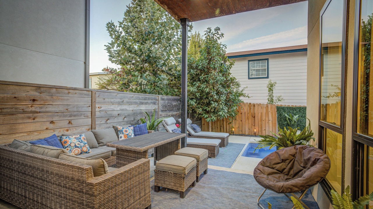 Photo of Patio Balcony in Mahncke Park