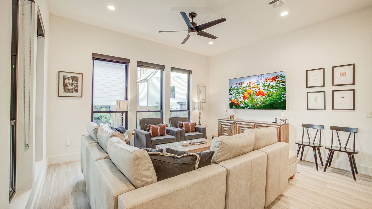 Photo of Livingroom in Mahncke Park