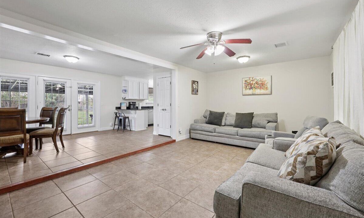Photo of Livingroom in Bridge City