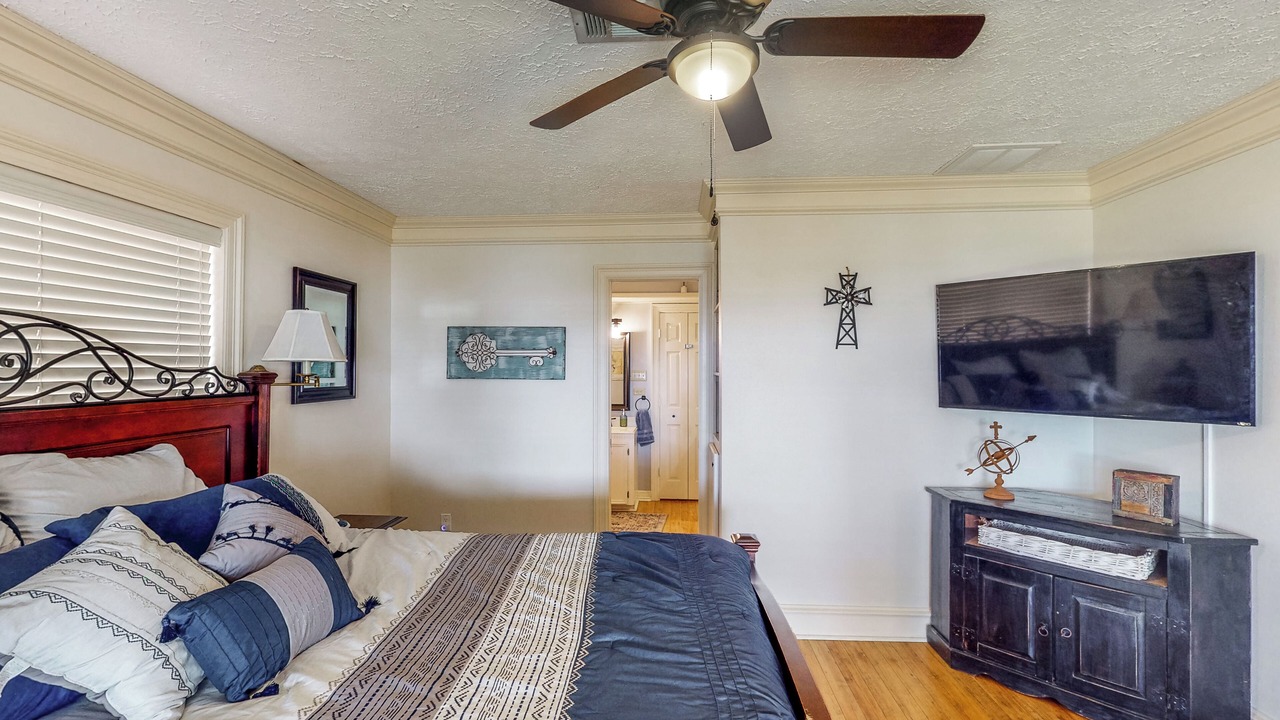 Photo of Bedroom in West Livingston