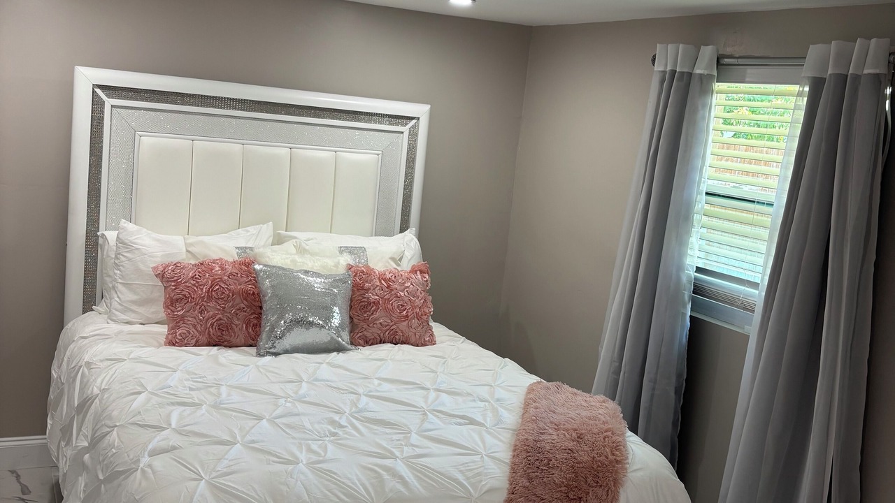 Photo of Bedroom in Miami Gardens