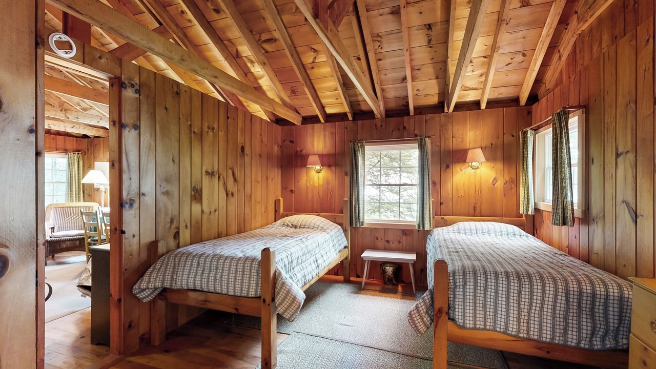 Photo of Bedroom in Northport