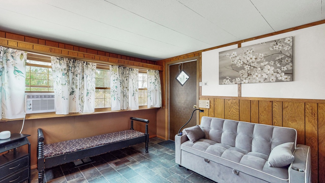 Photo of Livingroom in Cameron