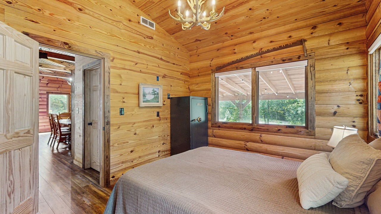 Photo of Bedroom in Lookout Mountain